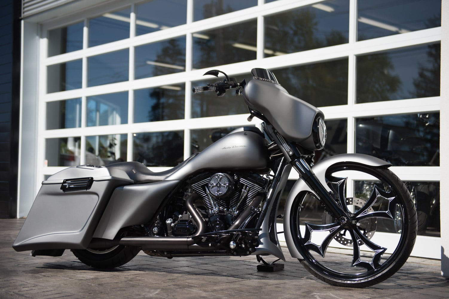 Moto Custom Harley-Davidson FLHX