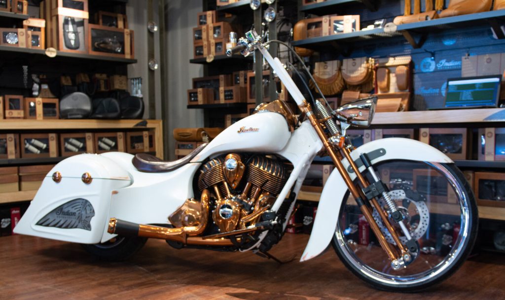 Moto Custom Indian (White Snake) Vintage