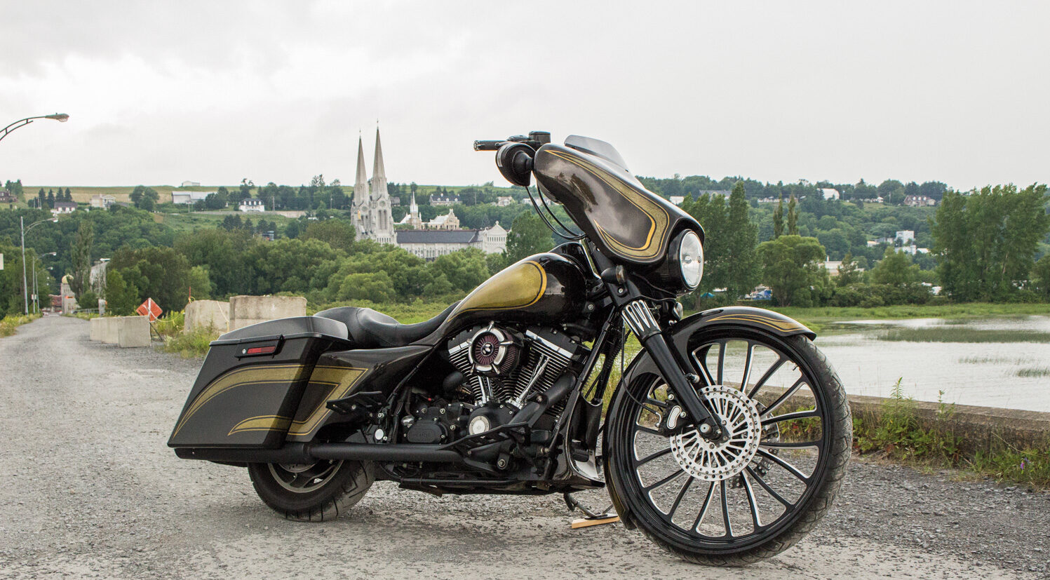 Moto Custom Harley-Davidson FLHX 2007