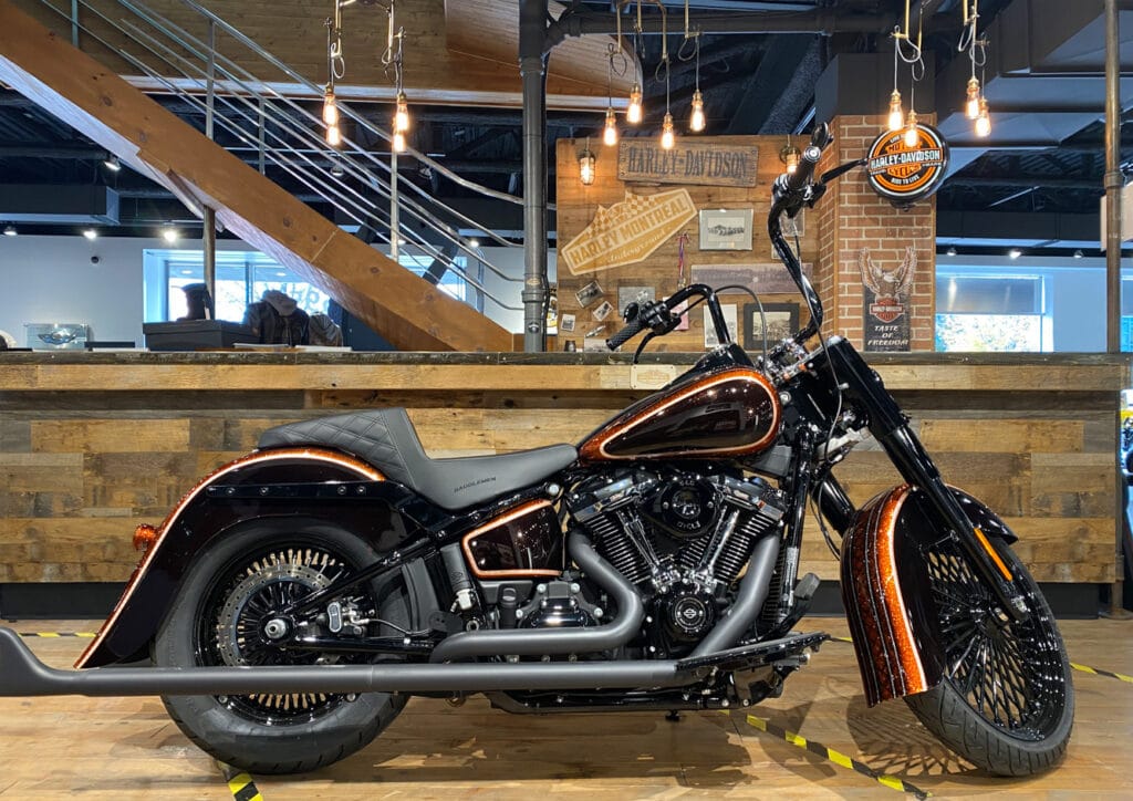 Moto Custom Harley-Davidson FLHCCS 2019
