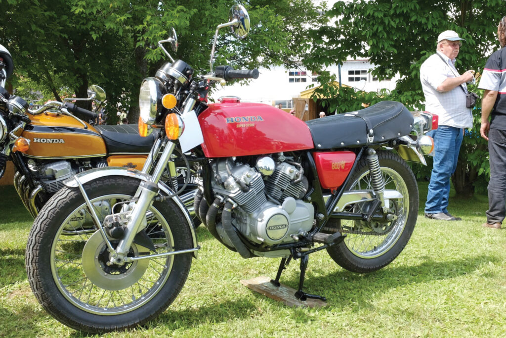 Exposition de motos anciennes de l’AMAQ à Hérouxville