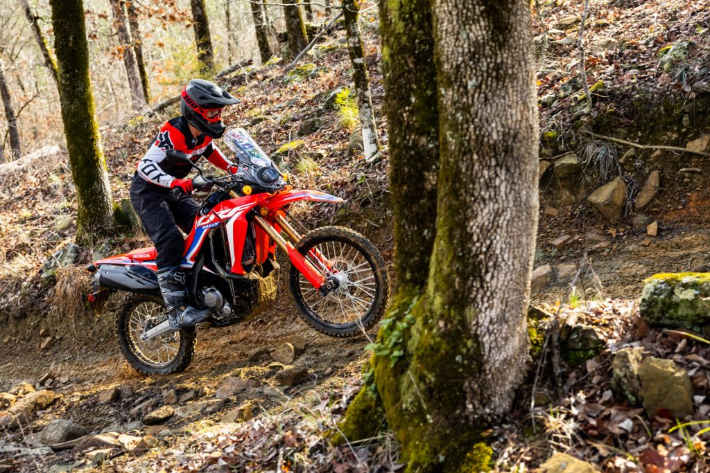 Honda-Canada-annonce-le-retour-des-motocyclettes-Navi-et-CRF300