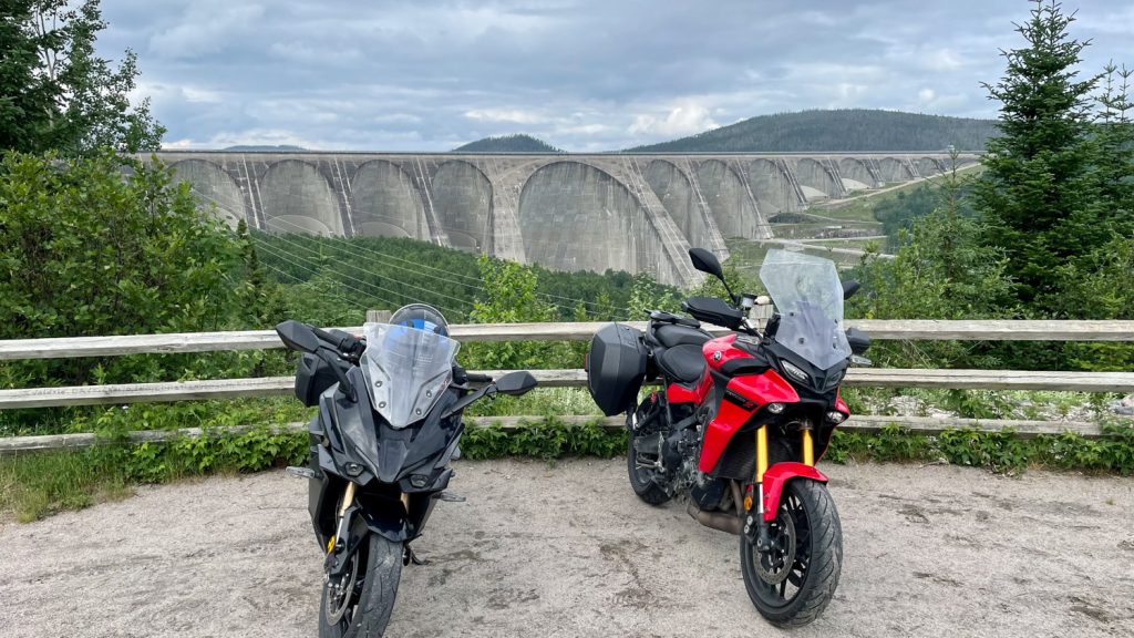 Virée-en-moto-à-Manic-5-et-Tadoussac