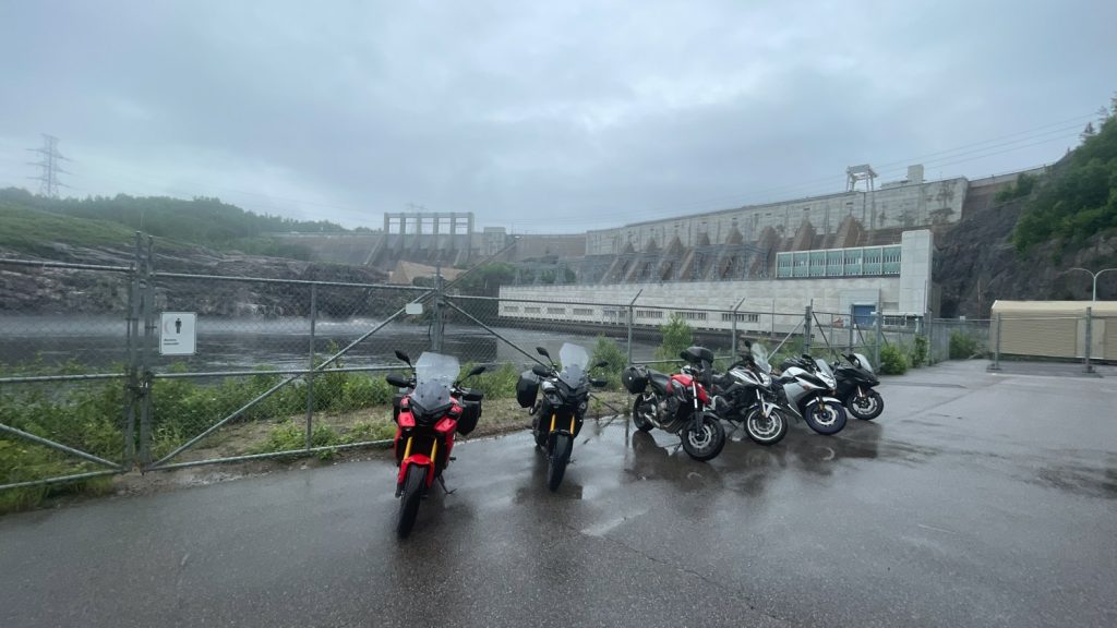 Virée-en-moto-à-Manic-5-et-Tadoussac