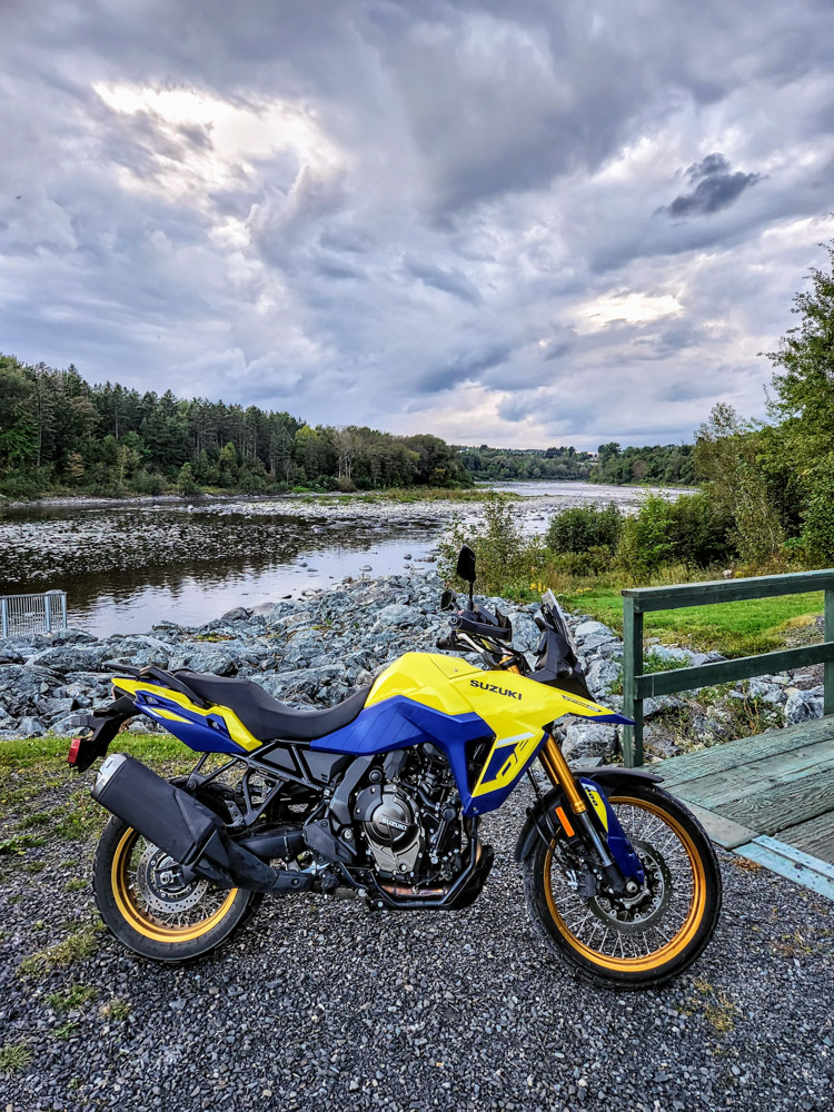 Suzuki-V-Strom-800DE-2023-le-juste-milieu