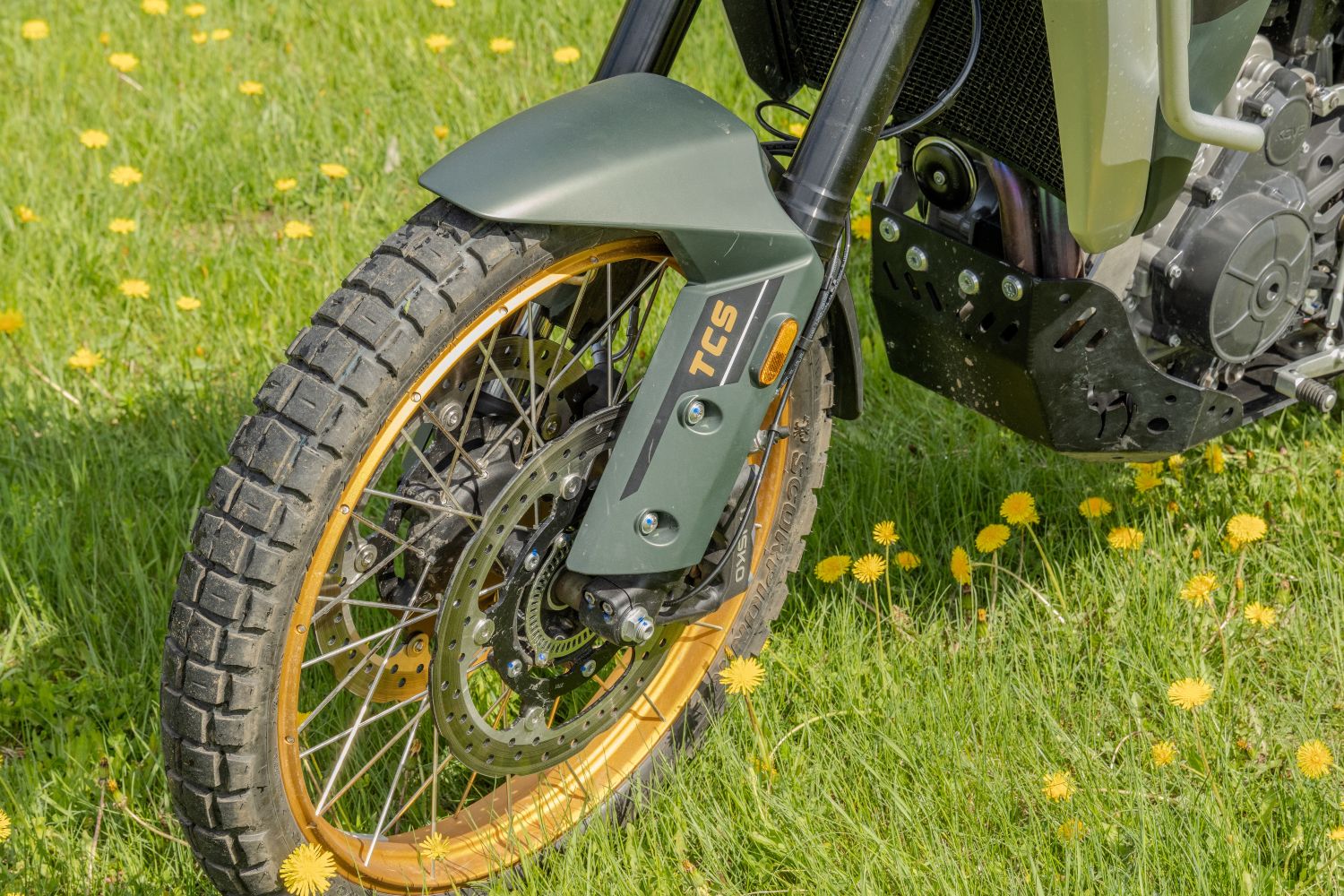 Suspension avant avec suspension KYB ajustable