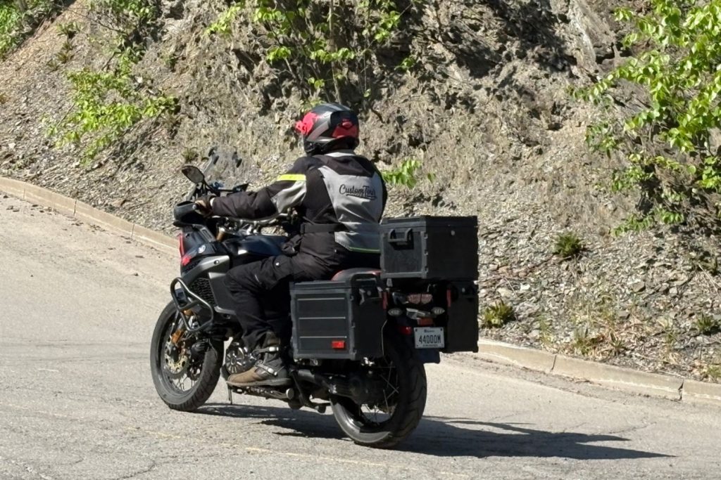 Essai du jeans de moto Bull-it Jackal distribué par Kimpex