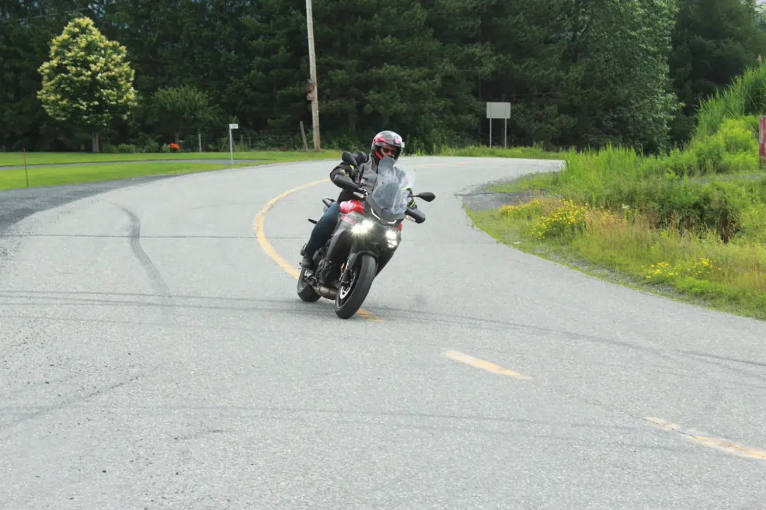 Essai de la Yamaha Tracer 9 Y-AMT 2025