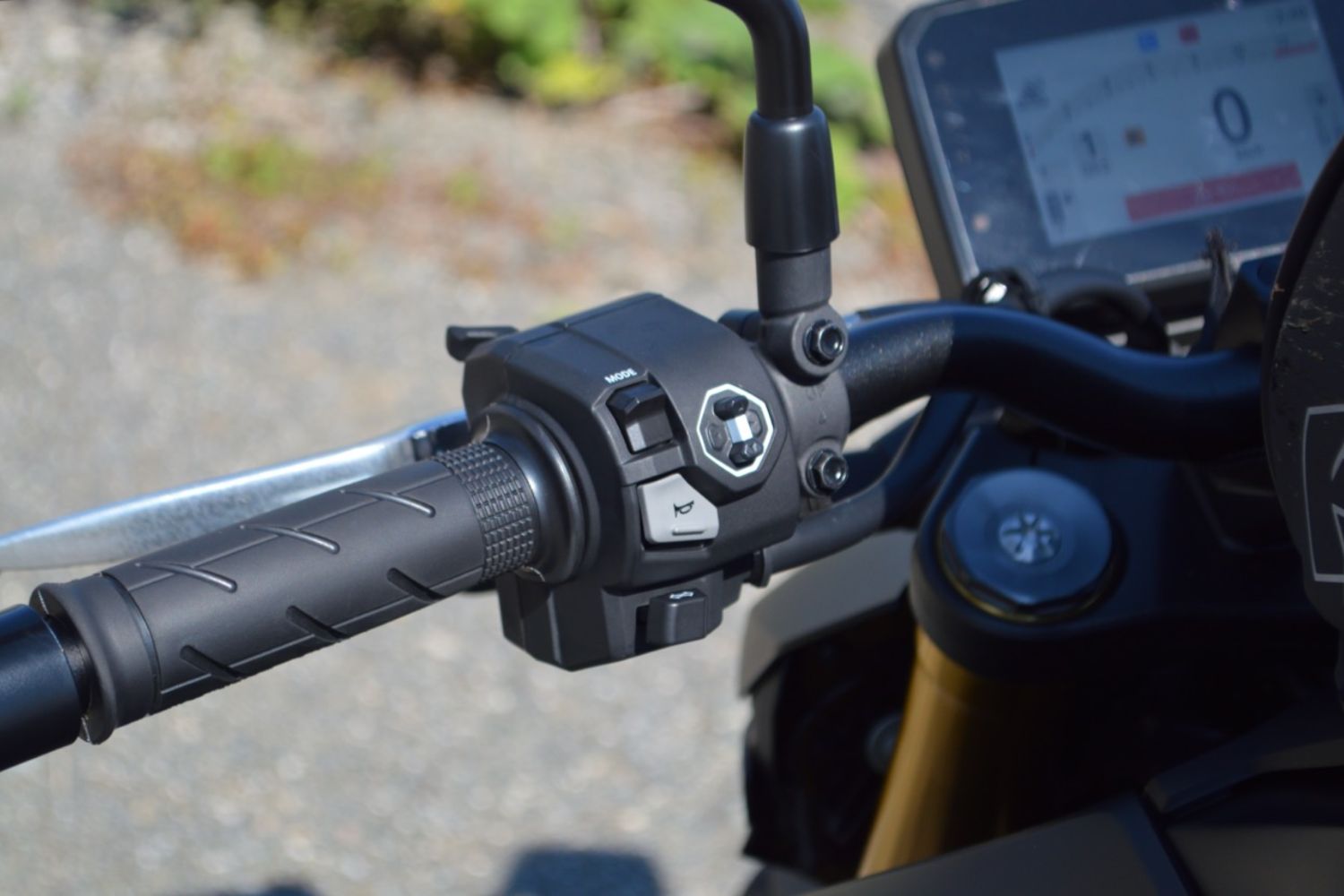 Écran TFT couleur de 5 pouces et commutateurs facilement accessibles