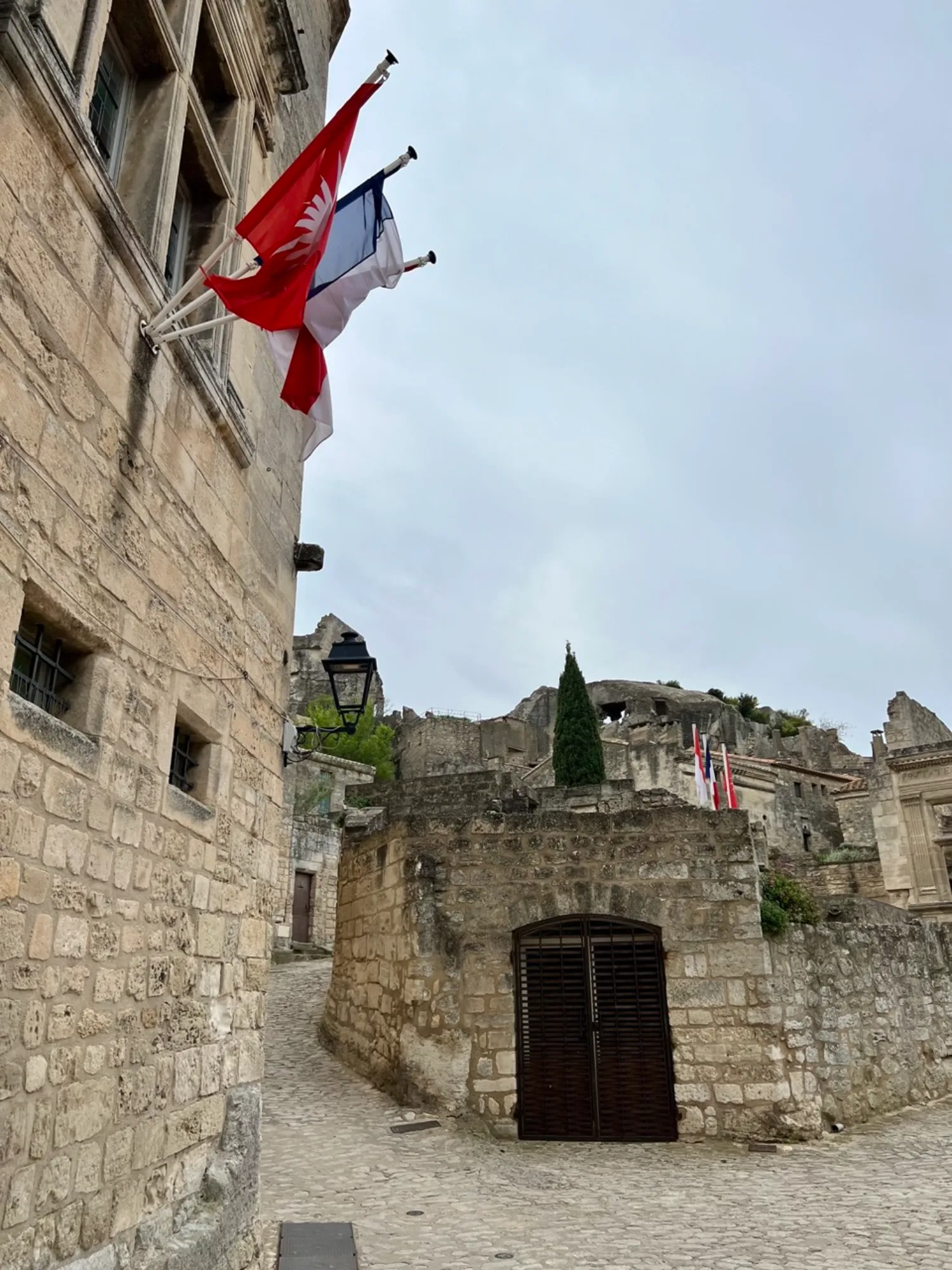 Arrêt au village médiéval de Les Baux-de-Provence