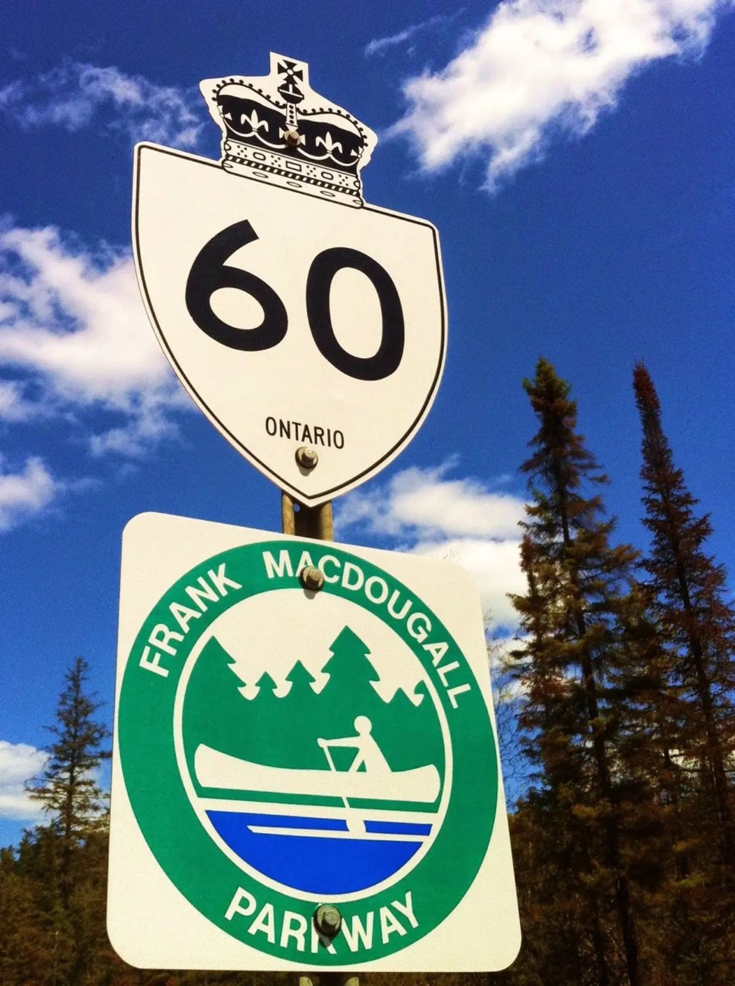 La route 60 prend le nom de Frank MacDougall Parkway.