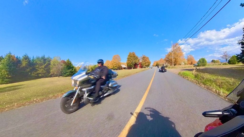 Le lendemain d’une longue ride, on réalise que la position sportive qu’on trouvait « confortable » il y a 15 ans l’est un peu moins aujourd’hui.