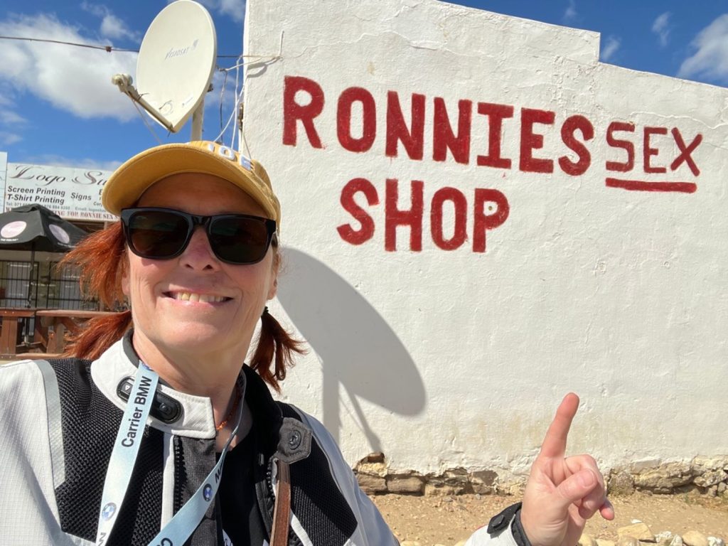 Un arrêt à l’éclectique Ronnie’s « SEX » Shop