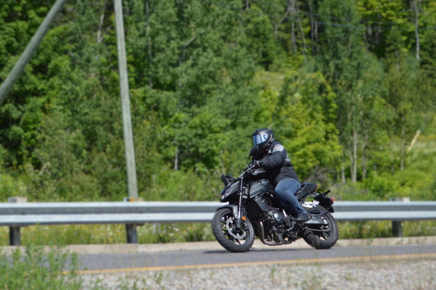 la CB750 Hornet peut se résumer en trois mots : rapidité, agilité et plaisir