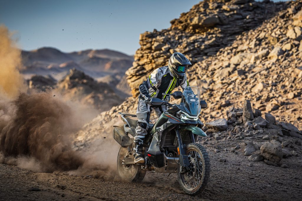 CFMOTO IBEX 950 2027 en conduite hors route