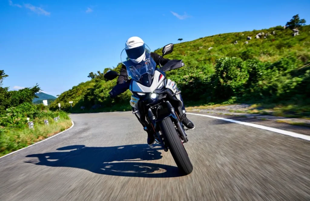 Suzuki_SV-7GX_M7-10-1